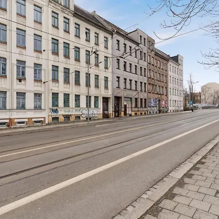 Fuer 13 Gaeste, 5 Schlafzimmer, 2 Baeder, 2 Loggia's, Zentrum Ost Apartment *