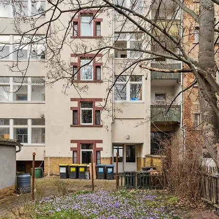 Fuer 13 Gaeste, 5 Schlafzimmer, 2 Baeder, 2 Loggia's, Zentrum Ost * Leipzig