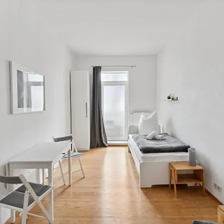 Apartment Fuer 13 Gaeste, 5 Schlafzimmer, 2 Baeder, 2 Loggia's, Zentrum Ost