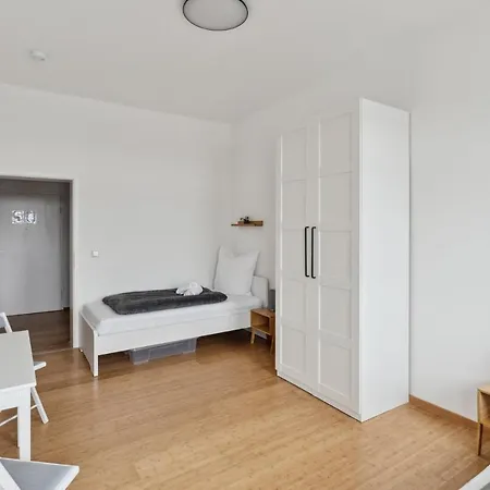 Apartment Fuer 13 Gaeste, 5 Schlafzimmer, 2 Baeder, 2 Loggia's, Zentrum Ost